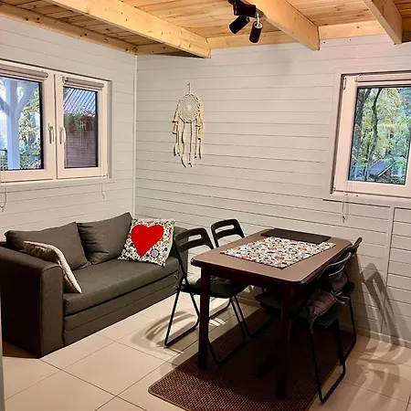 Semesterbostad W Lesie Nad Jeziorem Zarnowieckim *