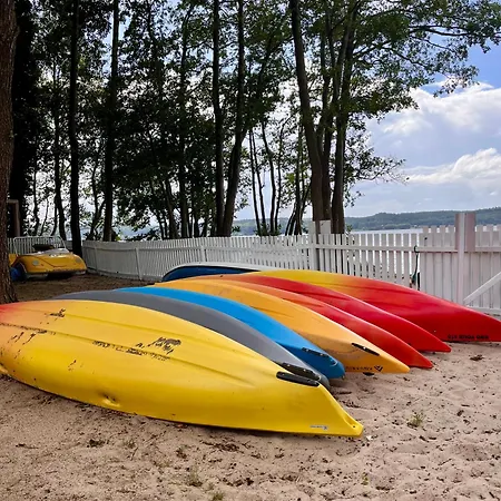 Semesterbostad W Lesie Nad Jeziorem Zarnowieckim Lubkowo