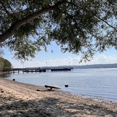 W Lesie Nad Jeziorem Zarnowieckim Semesterbostad Lubkowo