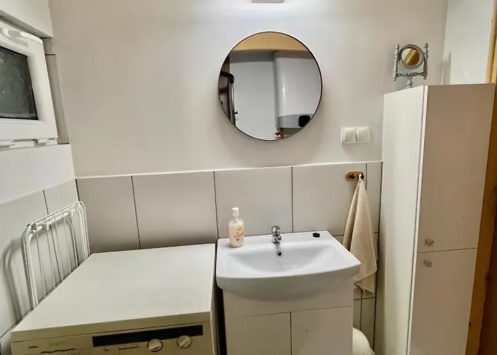 Semesterbostad W Lesie Nad Jeziorem Zarnowieckim Lubkowo