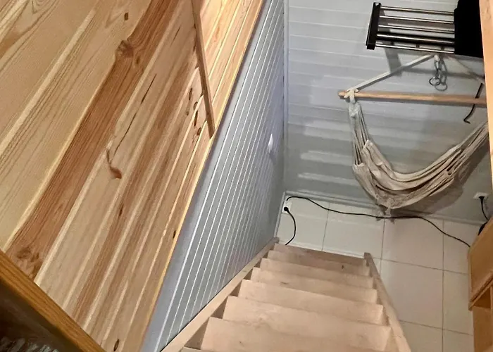 W Lesie Nad Jeziorem Zarnowieckim Semesterbostad